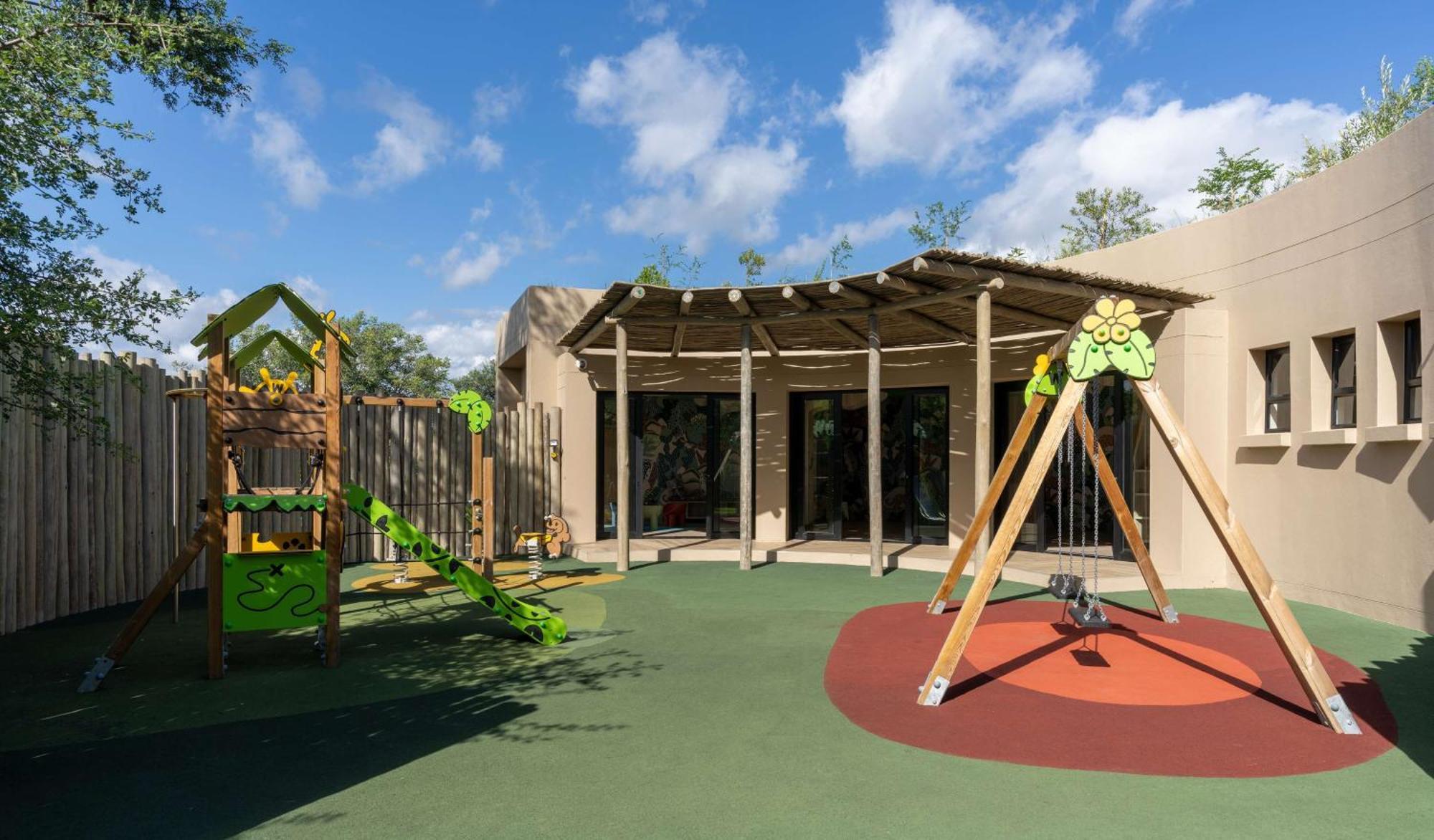 Radisson Safari Hotel Hoedspruit Exterior photo The Children's Museum of Oakville
