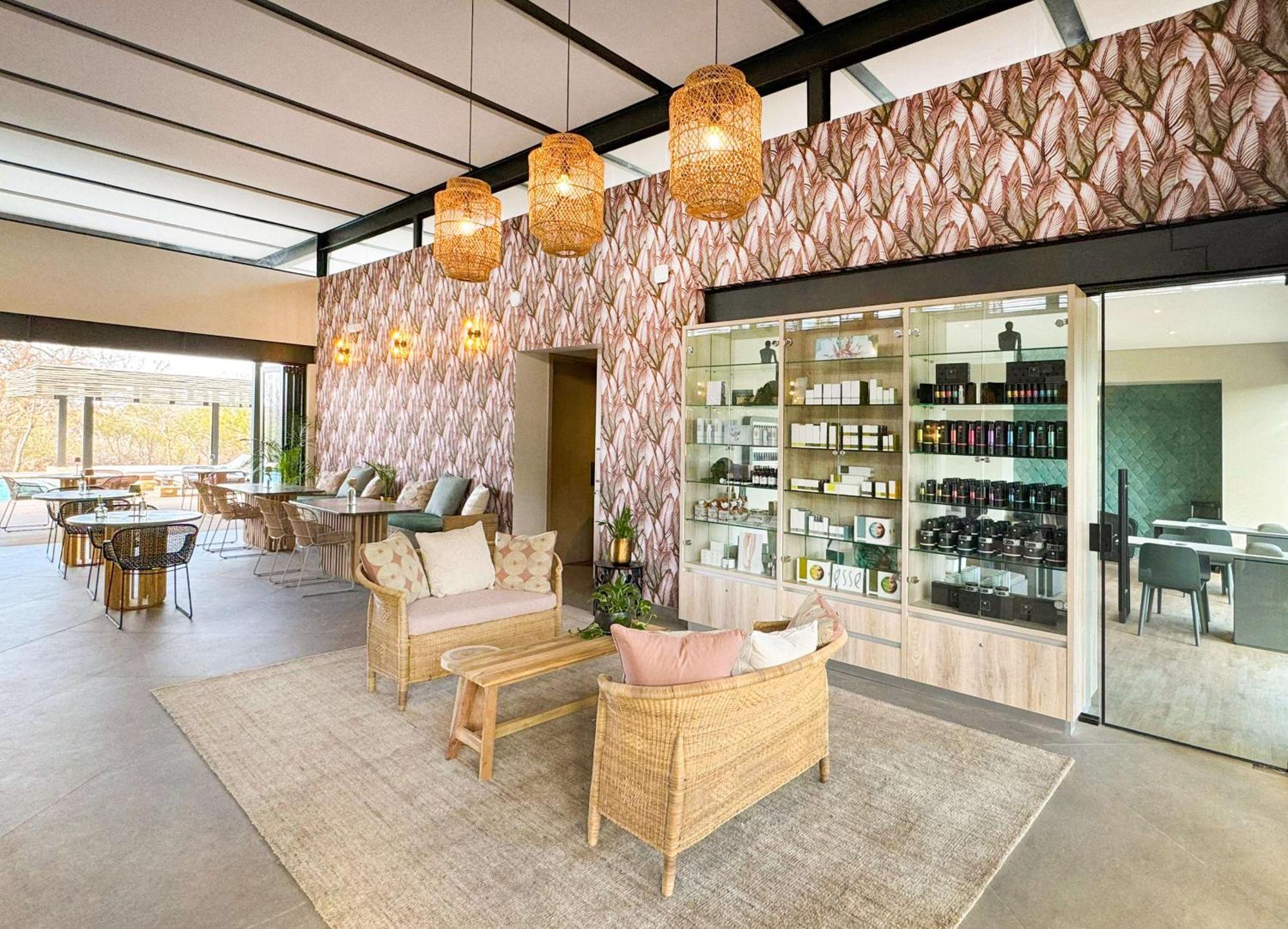Radisson Safari Hotel Hoedspruit Exterior photo The interior of the tasting room at the winery